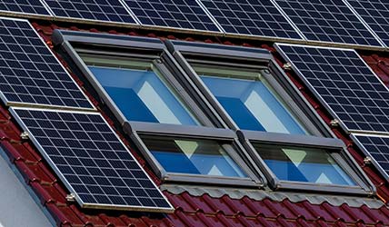 Dachflächenfenster vom Fachbetrieb – mehr Licht & Komfort