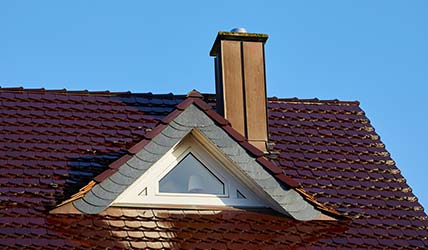 Schieferarbeiten an Dach, Gauben und Erkern